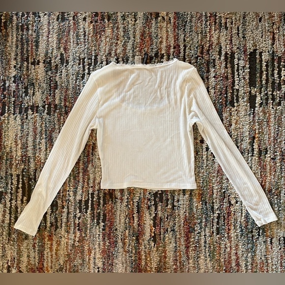 H&M Divided Cream Fitted Long Sleeve Crop Top - Size M - Picture 2 of 3